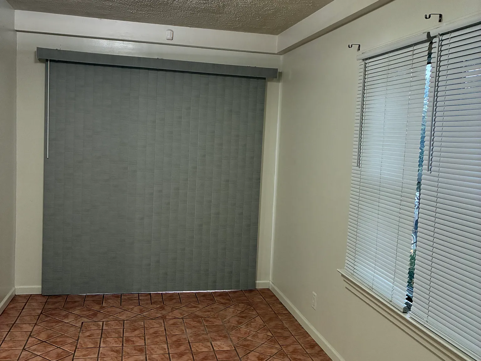 2 bed, 873 sqft, $1,100 — Photo 3