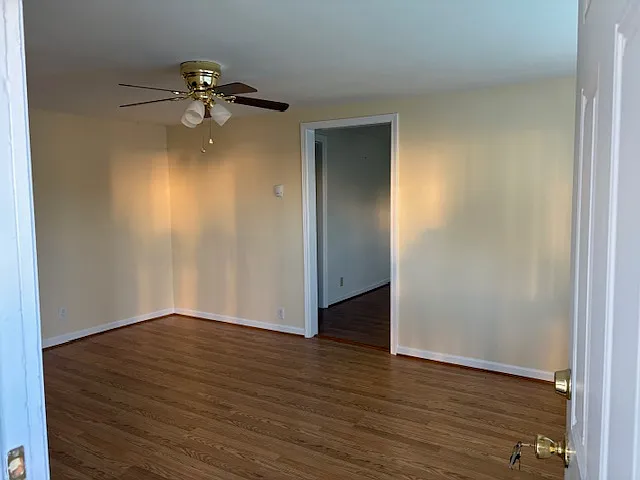 Building Photo - 946 Youngs Ln
