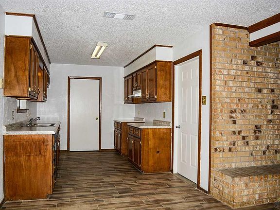 2nd image of 121 Turtle Creek Dr