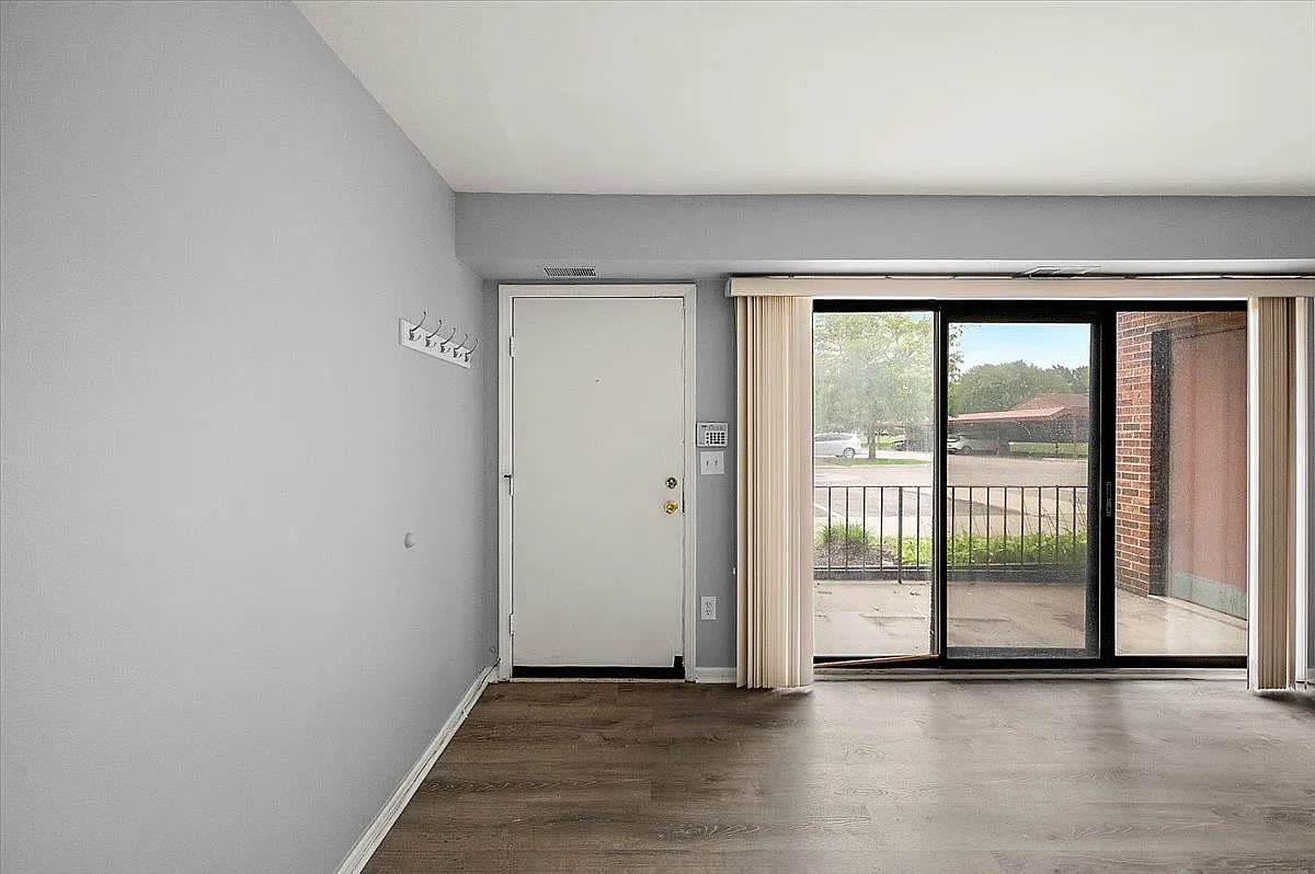 2 bed, 1.0 bath, 1012 sqft, $1,500 — Photo 3