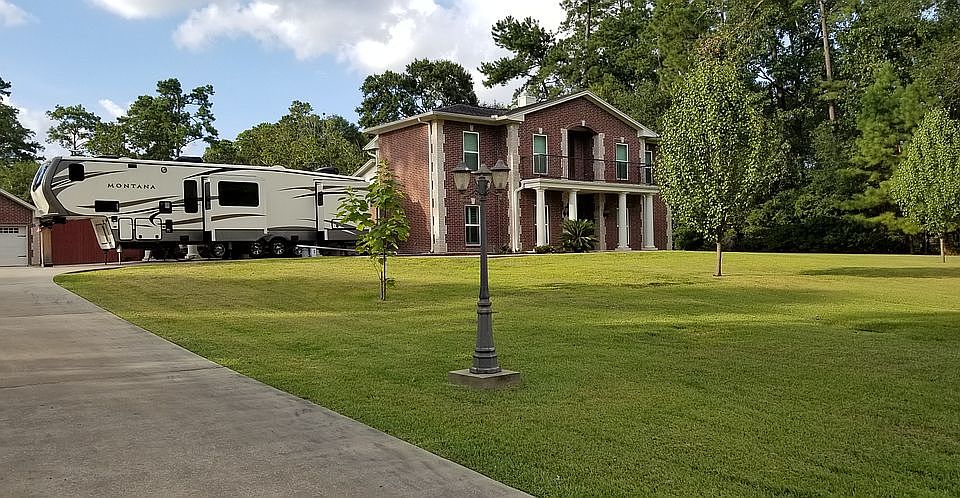 1st image of 220 Pine Ave