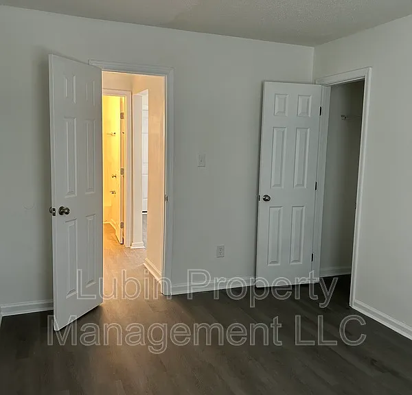 1711 Pendleton St #10 — Photo 5