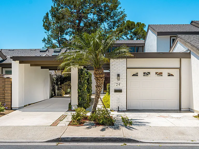 24 Redwood Tree Ln — Photo 1