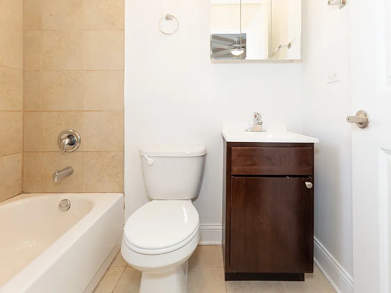 721 W. Belmont — Photo 15