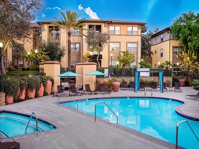 La Verne Village Luxury Apartment Homes — Photo 46