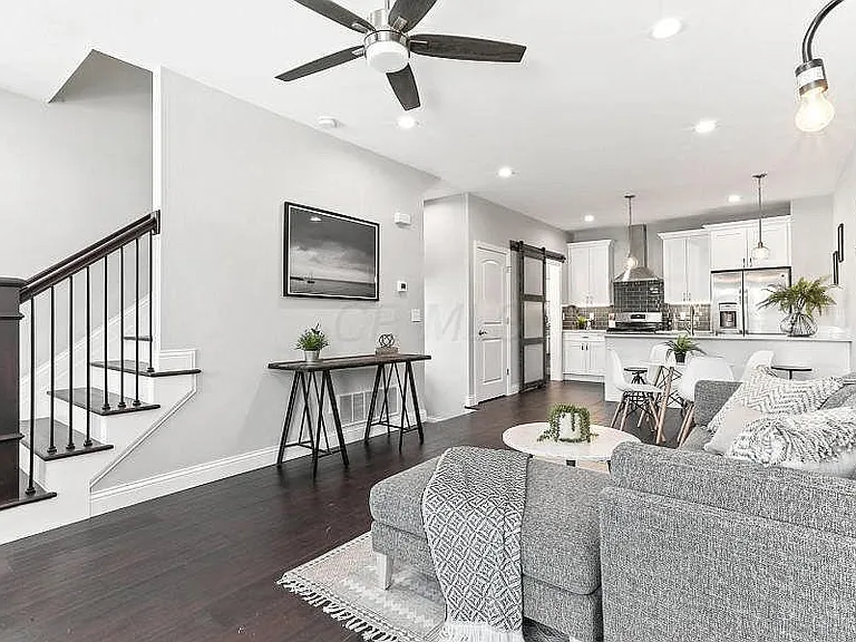 1513 Oak St — Photo 3