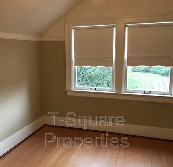 9056 Avondale Rd NE — Photo 20