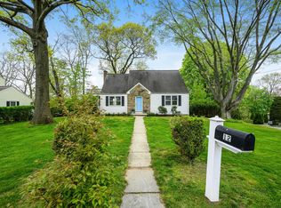 12 Devonshire Dr, Darien, CT 06820