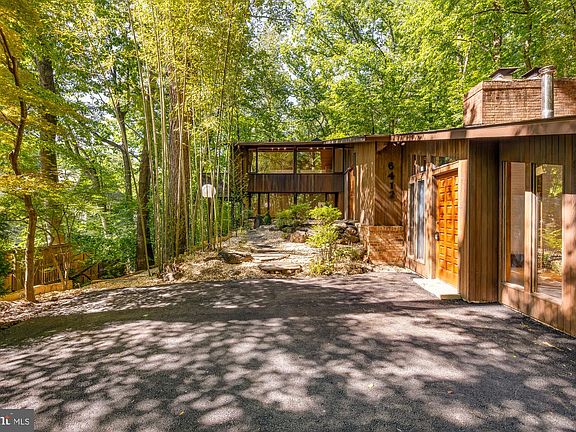 3rd image of 6412 Recreation Ln