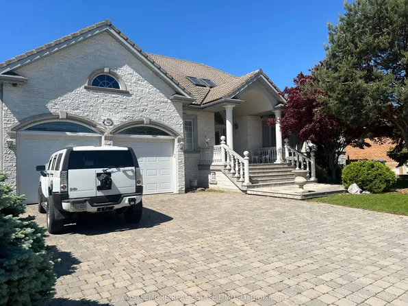 2444 Hensall St E, Mississauga, ON L5A 2T2