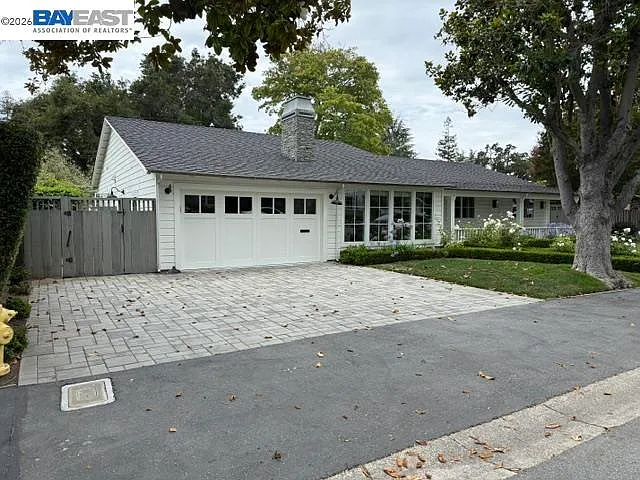 361 Claire Pl — Photo 2