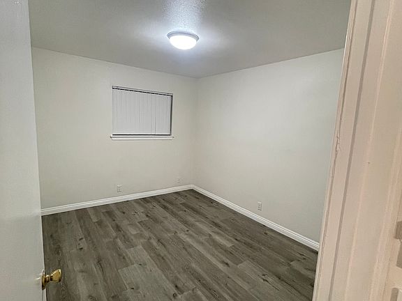 4th image of 15121 Fairgrove Ave #18