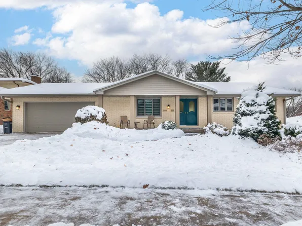 3116 Spring Valley Rd, Dubuque, IA 52001