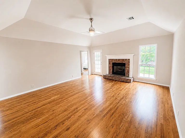 3102 W Pittsburg St — Photo 4