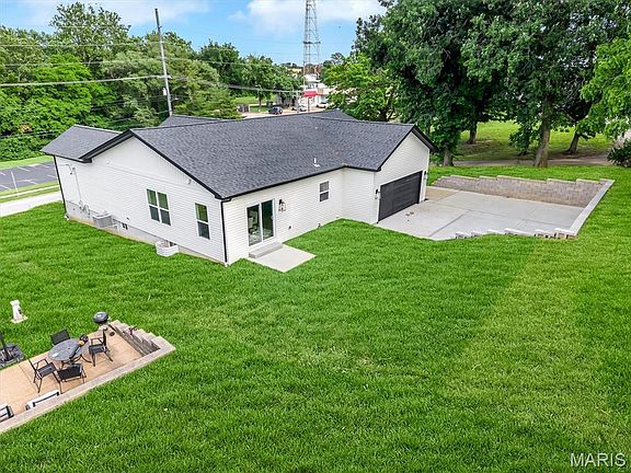 5th image of 211 Fee Fee Rd