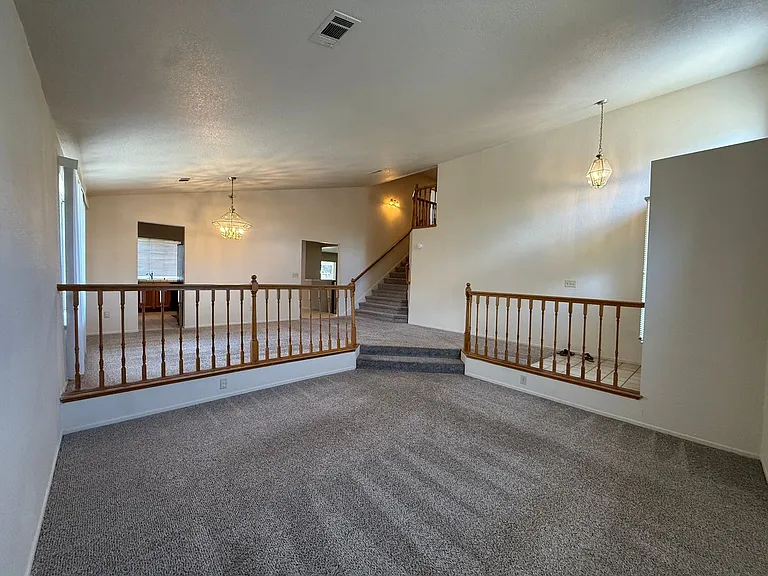 696 Harvard Ct — Photo 3