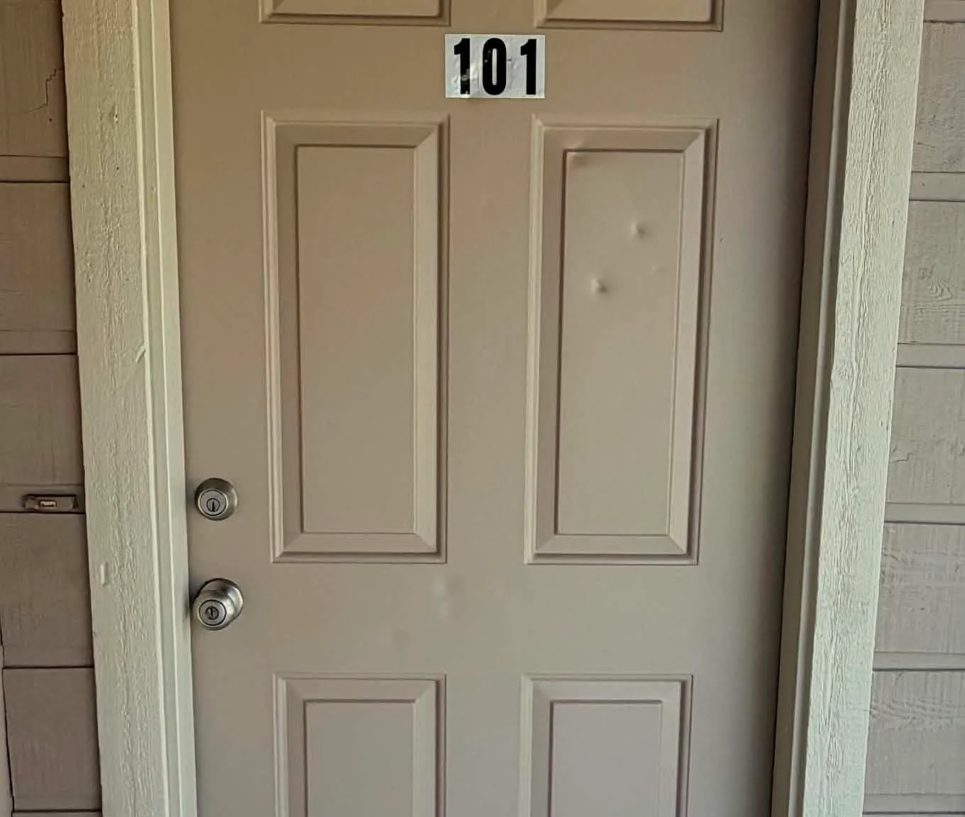 2 bed, 900 sqft, $1,050 — Photo 1