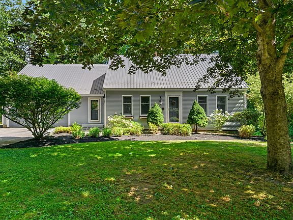 2nd image of 27 Hemlock Ridge