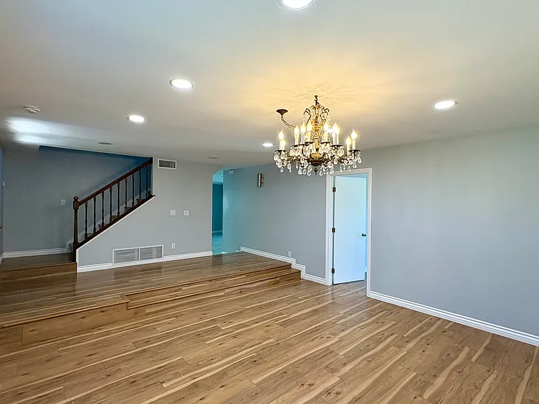 9256 Crocus Ave — Photo 4