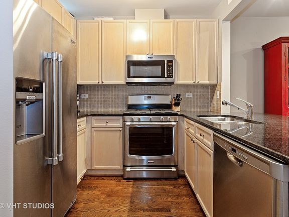 4th image of 1439 S Prairie Ave Unit J