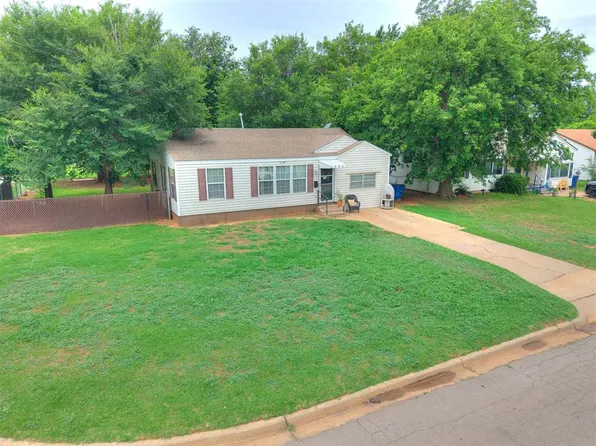 1728 S 20th St, Chickasha, OK 73018