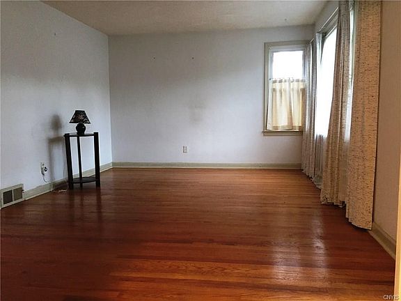 3rd image of 314 Yorkshire Blvd
