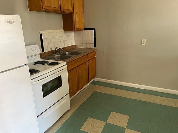 3rd image of 1025 Stonewall St
