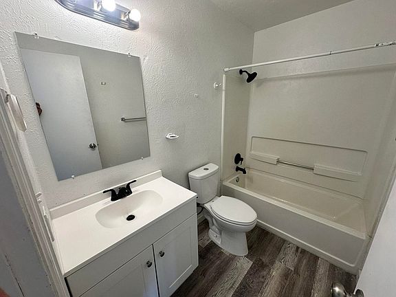 4th image of 2102 Mohawk Rd APT D