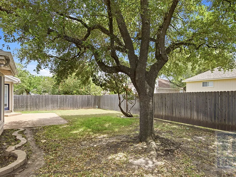 8507 Jilbur Dr — Photo 32