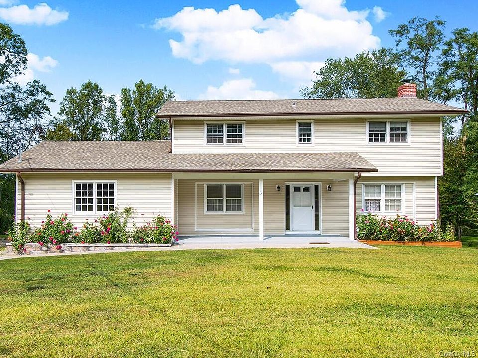 1st image of 7 Foxwood Ln