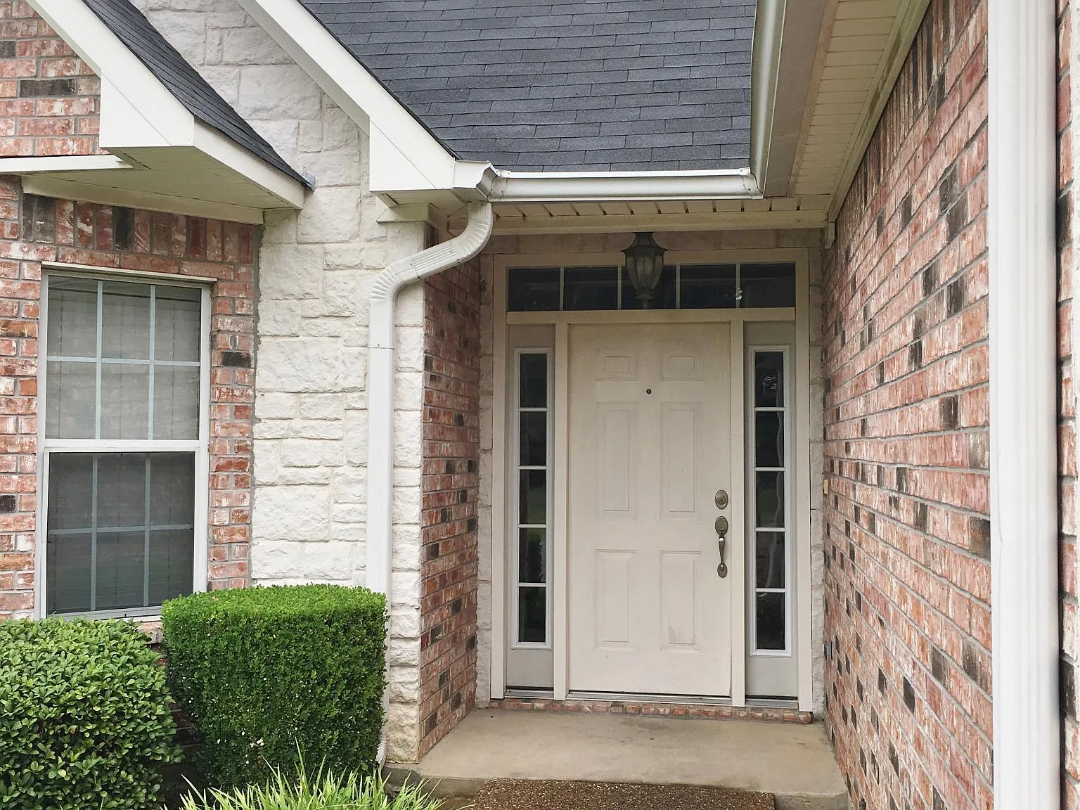3 bed, 1900 sqft, $2,210 — Photo 2