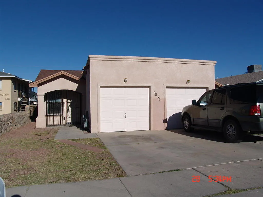 3 bed, 1.0 bath, 853 sqft, $950 — Photo 1