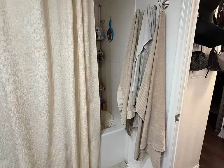 35 Bastion St #1716 — Photo 11
