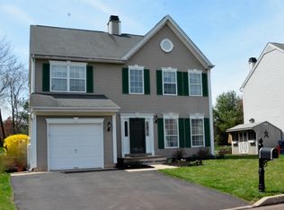 102 Equestrian Ln, Schwenksville, PA 19473