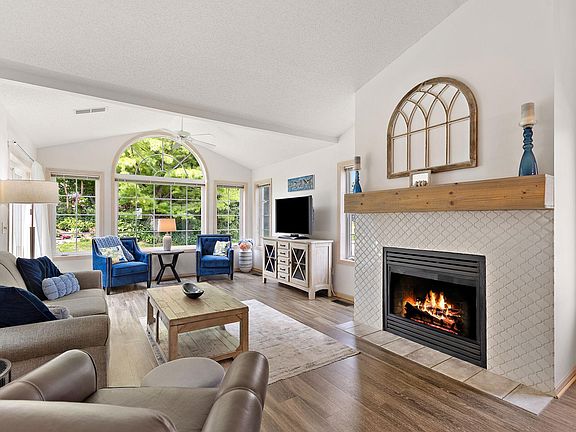4th image of 662 Regent Ln