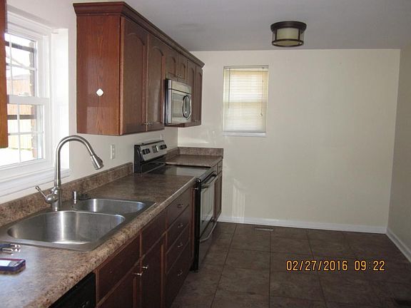 4th image of 907 Chilhowie E