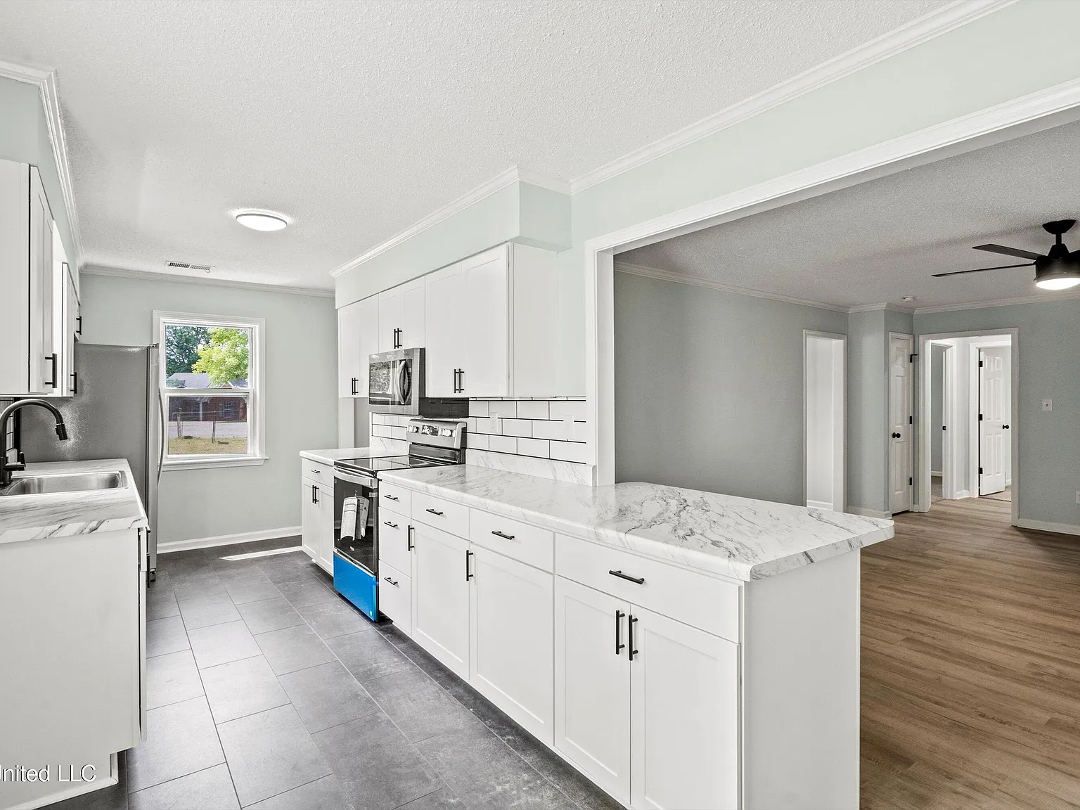 5 bed, 2.0 bath, 2430 sqft, $2,500 — Photo 4