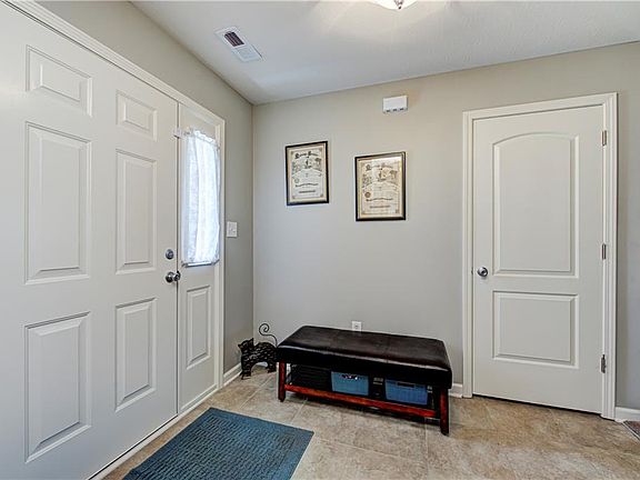 3rd image of 1415 Bontrager Ln