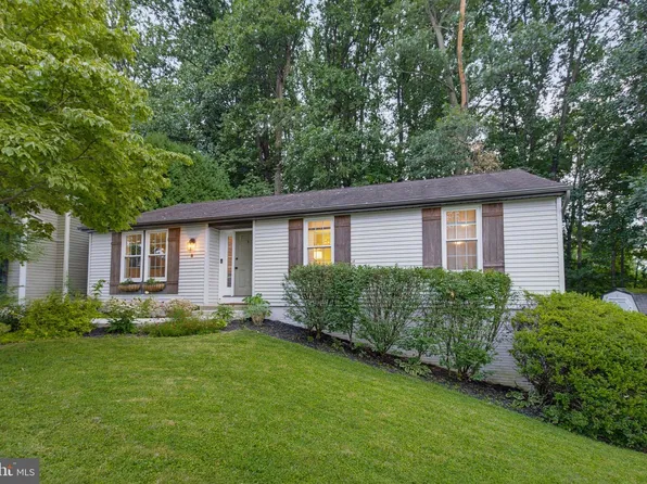 8 Contour Rd, Mount Airy, MD 21771