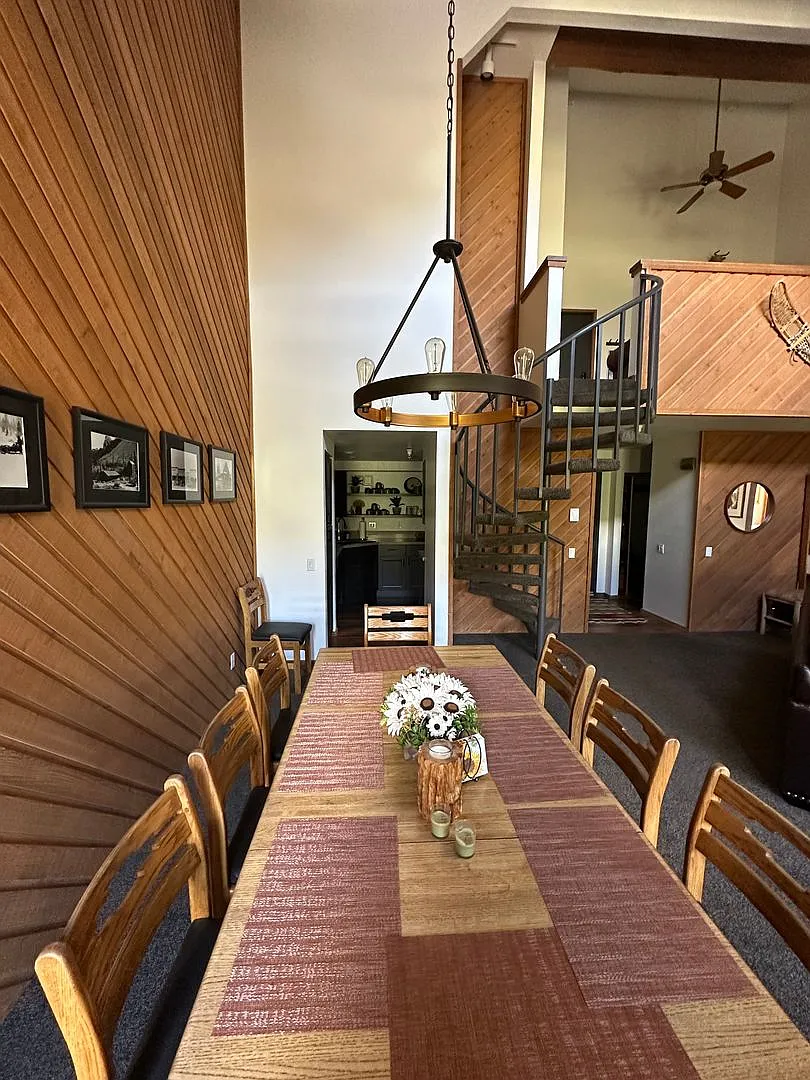 Spacious Aspen Creek Condo with Loft & Mountain Views Mammoth Lakes (Available in the Springtime) — Photo 2