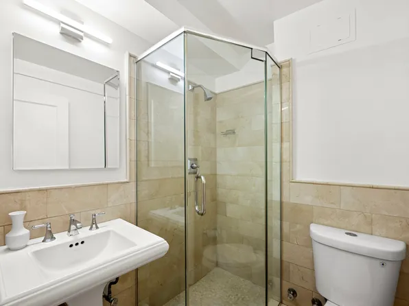 135 East 54th Street image 9 of 9