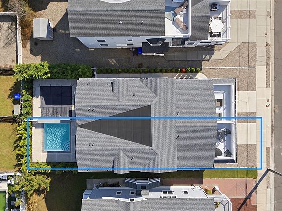 4th image of 235 34th St #235