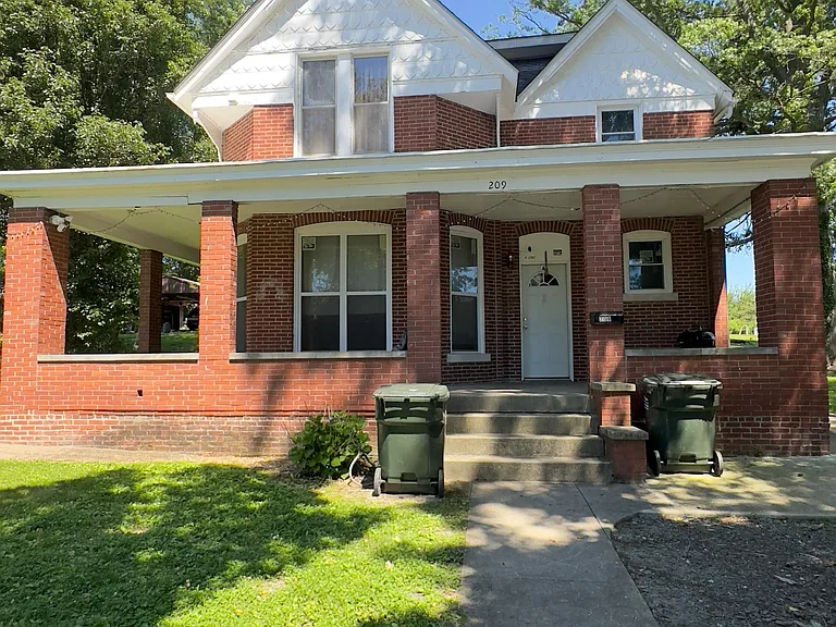 209 N Van Buren St #C — Photo 9