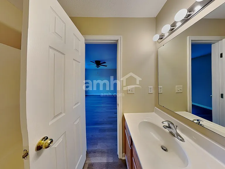 700 Berlander Dr — Photo 9