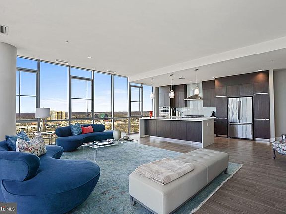 3rd image of 930 Rose Ave #Penthouse 2102