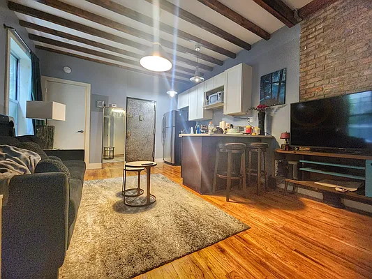 Rented by RELEASE NY | media 7