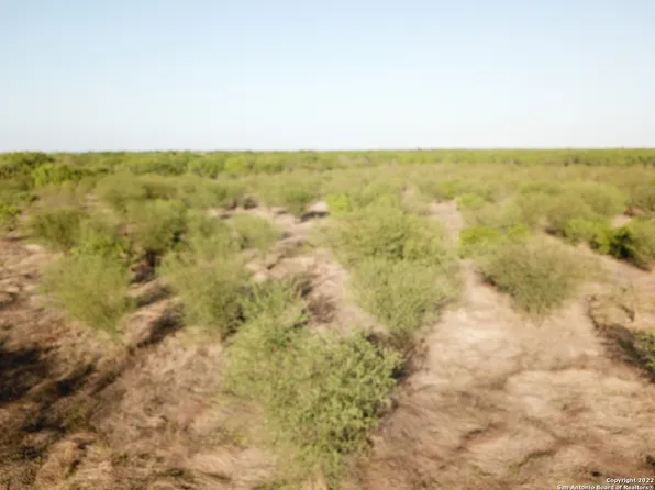 264 CR 337, George West, TX 78022