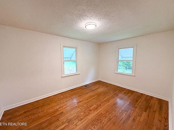 4th image of 119 Old State Cir