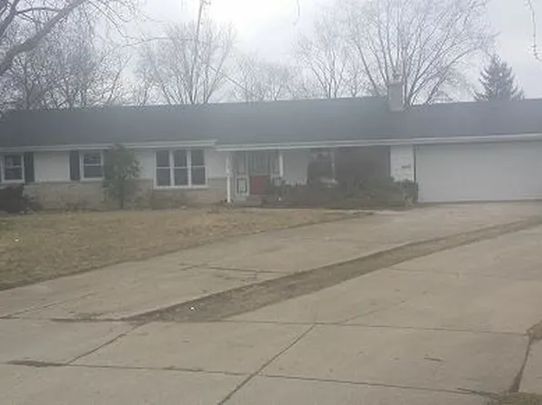 2725 Dana Ave, Waukegan, IL 60087