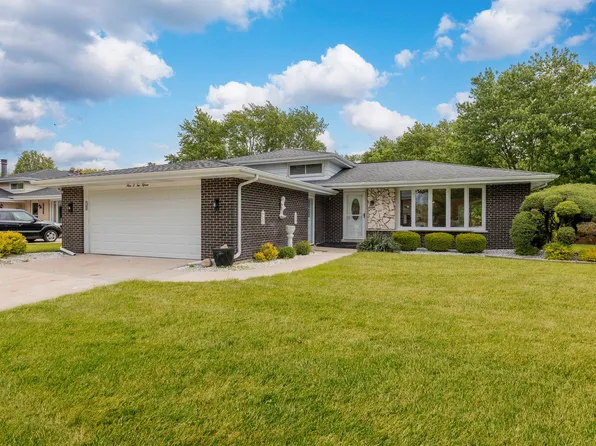 9S215 Florence Ave, Downers Grove, IL 60516